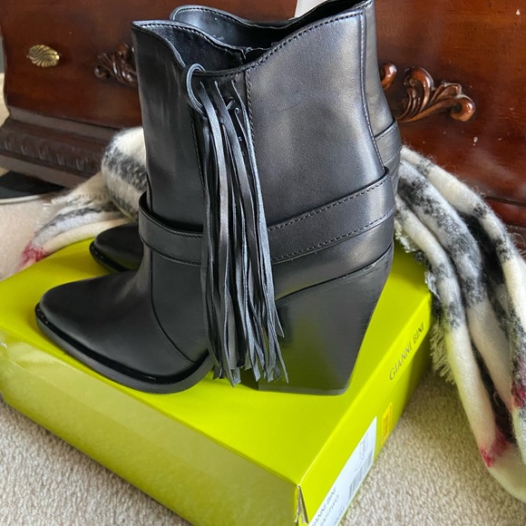 Simply gorgeous. - Picture 2 of 5